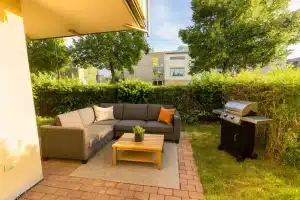 Helle 2-Zimmer-Gartenwohnung mit Südwest-Eckgarten – Bild 2