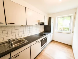 Helle 2-Zimmer-Gartenwohnung mit Südwest-Eckgarten – Bild 5