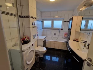 Gut geschnittene 3-Zimmer-Eigentumswohnung in zentrumsnaher Lage – Bild 2