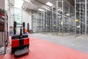 Großzügige Halle mit Showroom und Büro – Bild 5