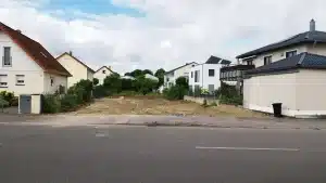 Sonniges Baugrundstück 618 m² in gewachsener Wohnlage – Bild 1