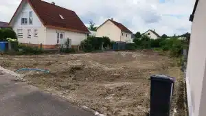 Sonniges Baugrundstück 618 m² in gewachsener Wohnlage – Bild 2