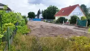 Sonniges Baugrundstück 618 m² in gewachsener Wohnlage – Bild 4