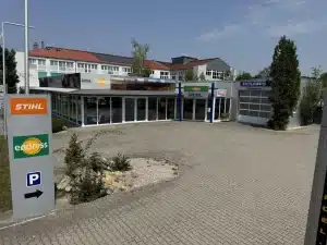 Werkstatt, Ausstellung und Lager mit Betriebsleiter-Wohnhaus – Bild 2